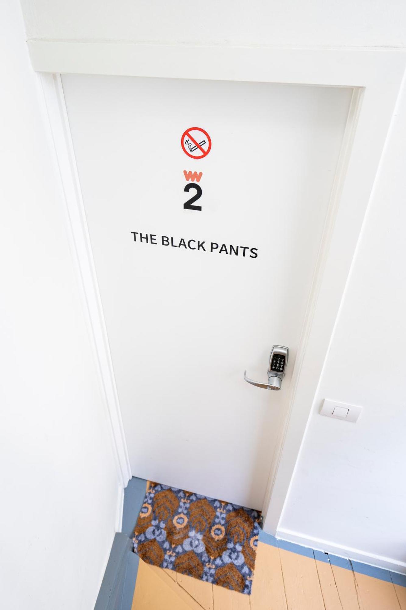 אנטוורפן Shway - The Black Pants מראה חיצוני תמונה